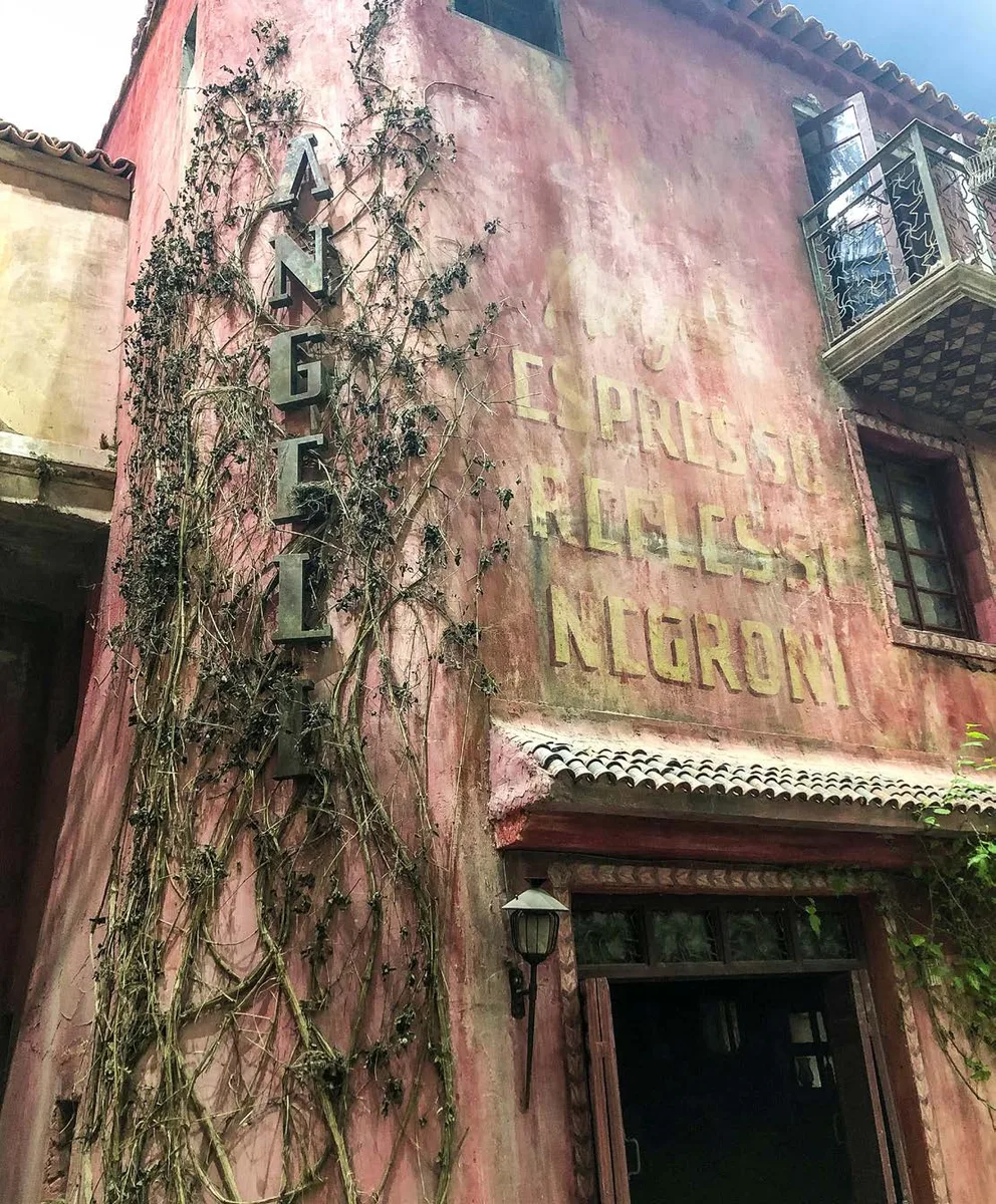 Signage — Cittàgazze — His Dark Materials S2