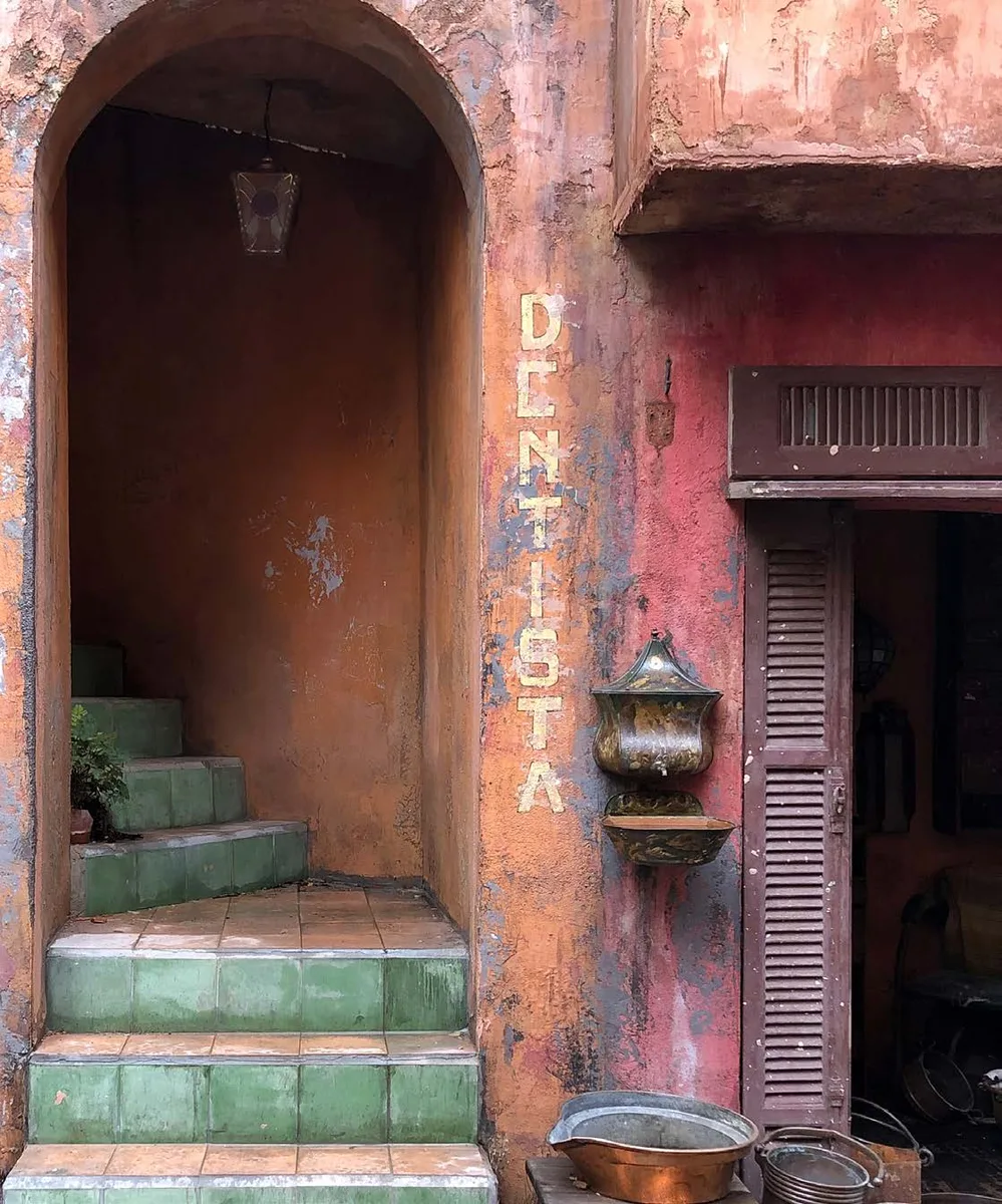 Signage — Cittàgazze — His Dark Materials S2