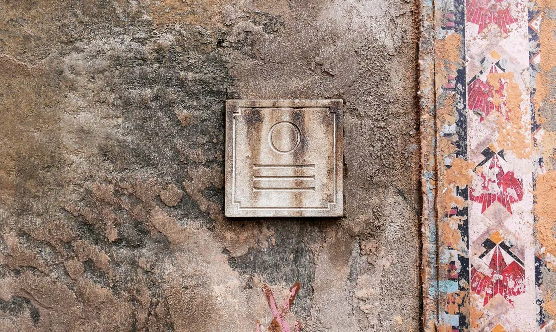 Signage — Cittàgazze — His Dark Materials S2