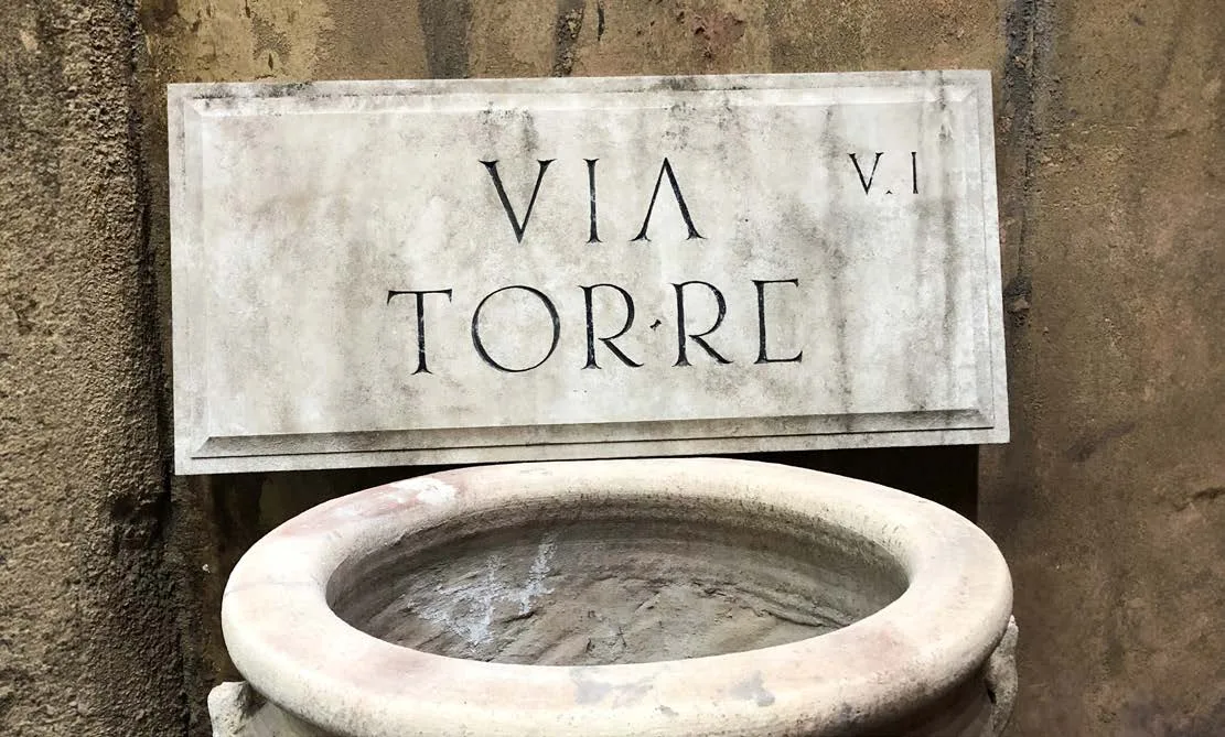 Signage — Cittàgazze — His Dark Materials S2